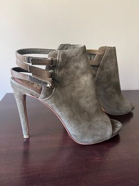 Vince Camuto VC-Fenette Olive Drab Suede Peep-Toe Booties - Women's 7M
